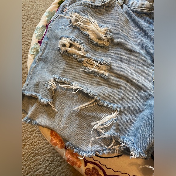 We the free cut off destroyed shorts - Picture 6 of 9